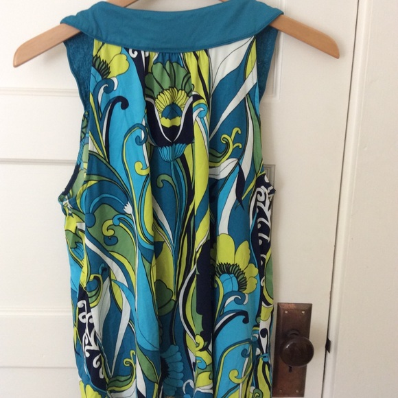 (2) Sz LRG, INC brand tanks. - Picture 8 of 8